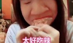 七七吃不停的瓜,瓜果飘香乐翻天