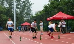 操场表面吃瓜,揭秘校园生活那些事儿