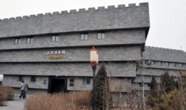 北京公厕鸟窝吃瓜