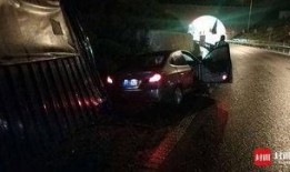 大雪夜吃瓜,大雪中品味瓜果的温馨时刻