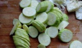 牛可以吃小瓜吗怎么吃,探索牛吃小瓜的奥秘与技巧