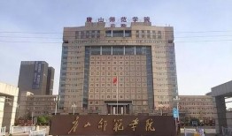 唐山学院有瓜吃,瓜果飘香，共享校园美好时光